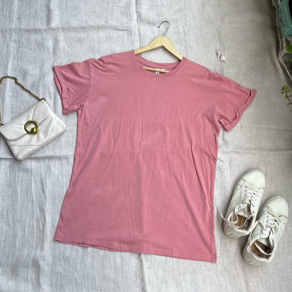 H&M Tops - SOLD ❌ H&M Onion Pink Tee